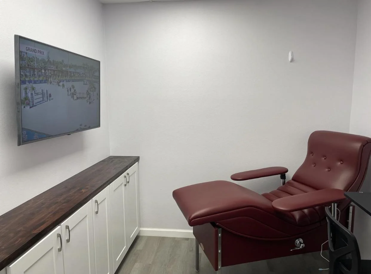 IV hydration chair with WiFi at the ShowMD DIHP clinic